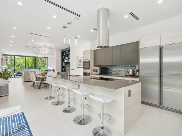 Продажа дома по адресу 1845 NE 124th St - фото 7529143