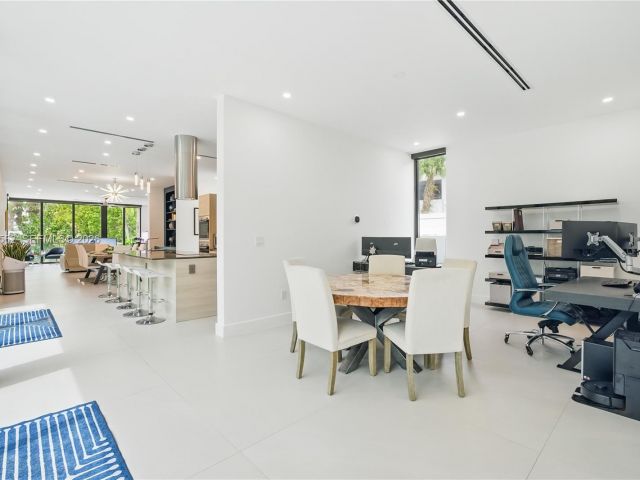 Продажа дома по адресу 1845 NE 124th St - фото 7529146