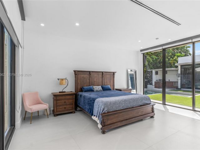 Продажа дома по адресу 1845 NE 124th St - фото 7529147