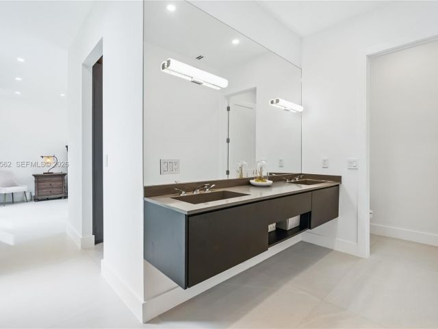 Продажа дома по адресу 1845 NE 124th St - фото 7529150