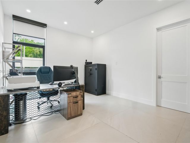 Продажа дома по адресу 1845 NE 124th St - фото 7529153