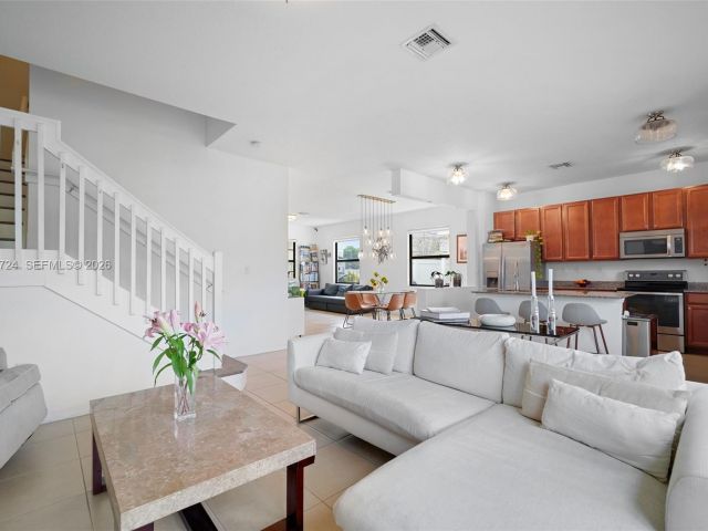 Продажа дома по адресу 901 NE 191st St - фото 7521982