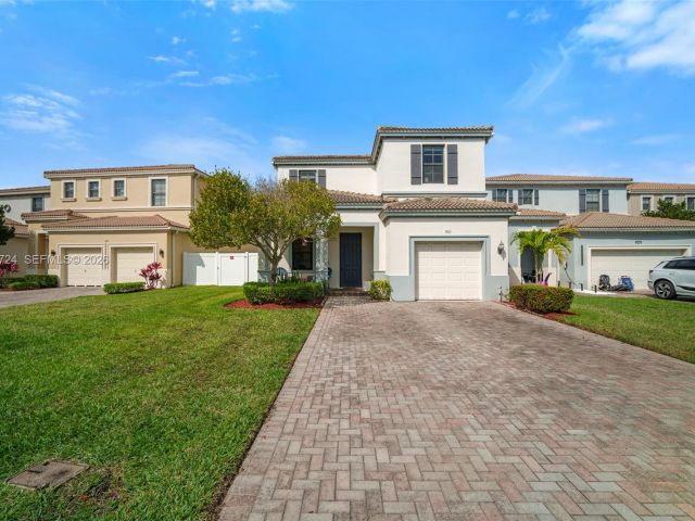 Продажа дома по адресу 901 NE 191st St - фото 7521986