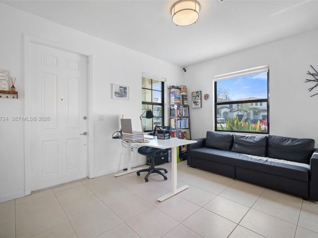 Продажа дома по адресу 901 NE 191st St - фото 7521990