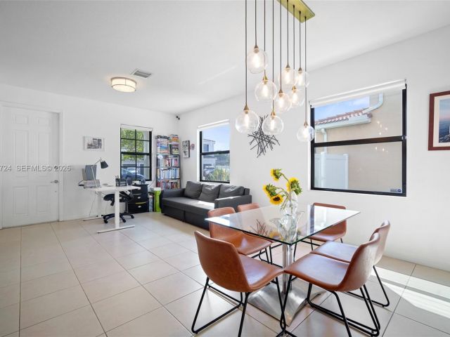 Продажа дома по адресу 901 NE 191st St - фото 7521991