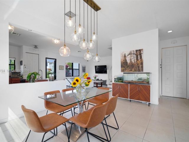 Продажа дома по адресу 901 NE 191st St - фото 7521993