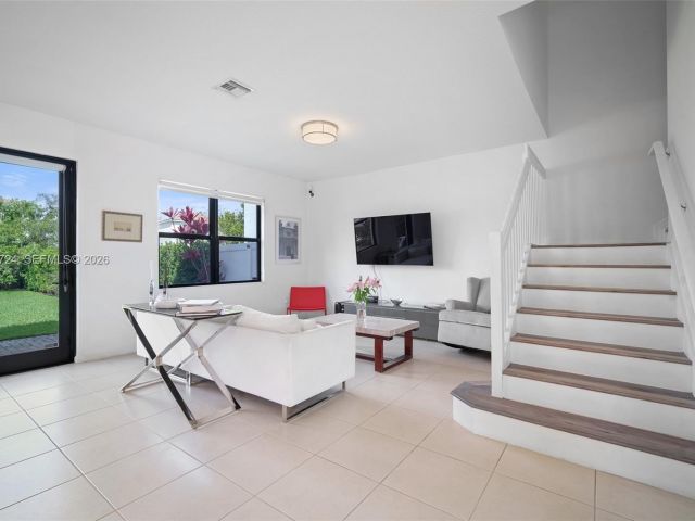 Продажа дома по адресу 901 NE 191st St - фото 7521994