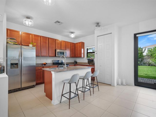 Продажа дома по адресу 901 NE 191st St - фото 7521996