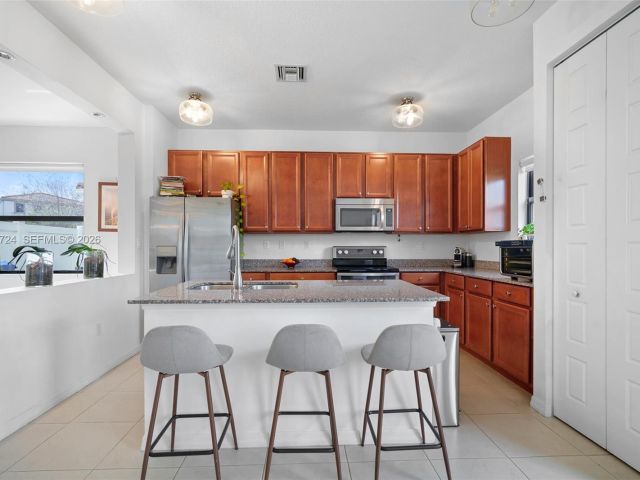 Продажа дома по адресу 901 NE 191st St - фото 7521997