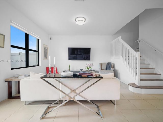 Продажа дома по адресу 901 NE 191st St - фото 7522000