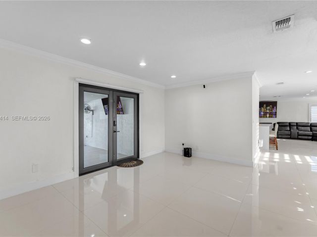 Продажа дома по адресу 2401 SW 132nd Ave - фото 7526873