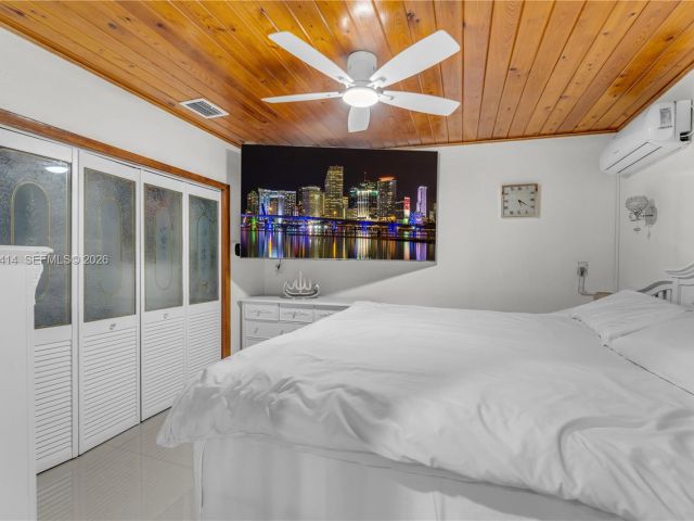 Продажа дома по адресу 2401 SW 132nd Ave - фото 7526881