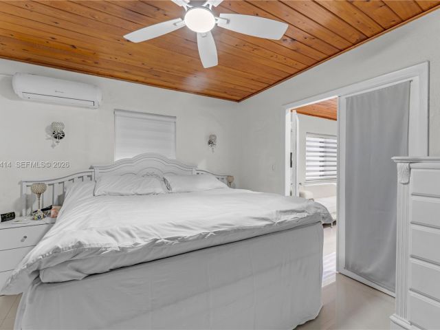 Продажа дома по адресу 2401 SW 132nd Ave - фото 7526882