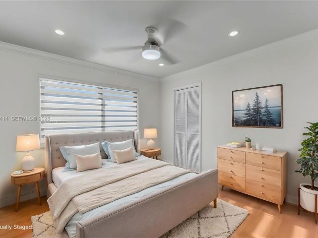 Продажа дома по адресу 2401 SW 132nd Ave - фото 7526885