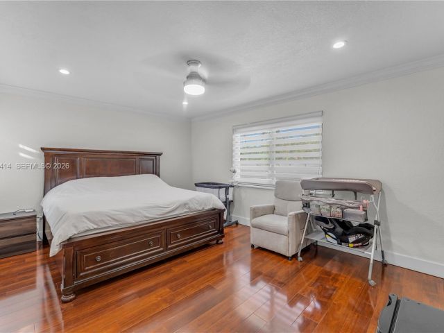 Продажа дома по адресу 2401 SW 132nd Ave - фото 7526888