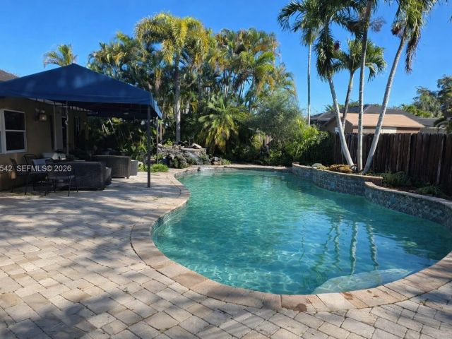 Дом в аренду по адресу 18121 SW 152nd Ct - фото 7493592