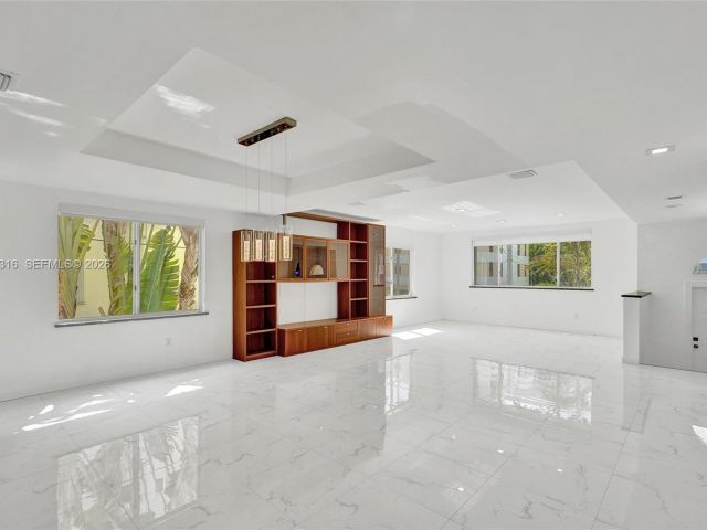 Дом в аренду по адресу 10065 Bay Harbor Ter - фото 7478024