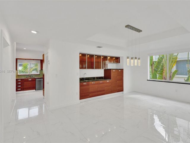 Дом в аренду по адресу 10065 Bay Harbor Ter - фото 7478025