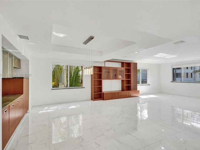 Дом в аренду по адресу 10065 Bay Harbor Ter - фото 7478028