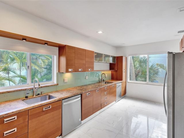 Дом в аренду по адресу 10065 Bay Harbor Ter - фото 7478030