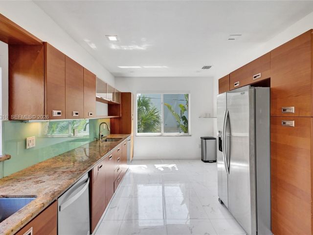 Дом в аренду по адресу 10065 Bay Harbor Ter - фото 7478031