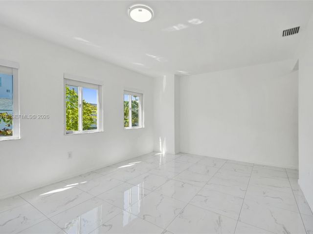 Дом в аренду по адресу 10065 Bay Harbor Ter - фото 7478035