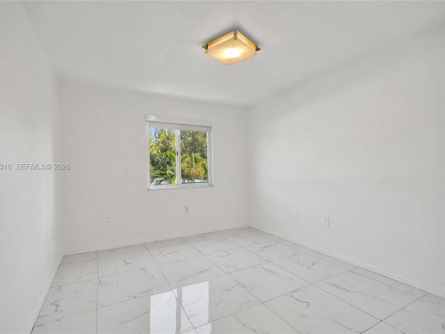 Дом в аренду по адресу 10065 Bay Harbor Ter - фото 7478041