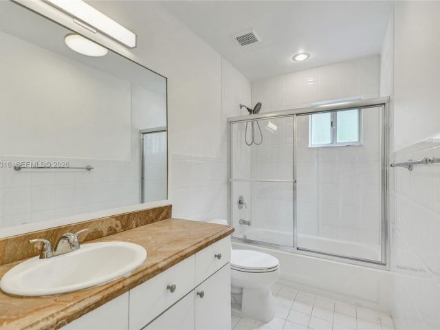 Дом в аренду по адресу 10065 Bay Harbor Ter - фото 7478042