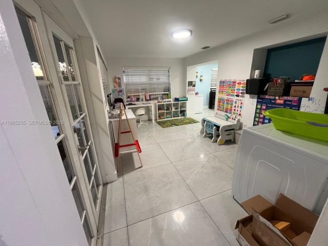 Продажа дома по адресу 9770 SW 13th Ter - фото 7465846