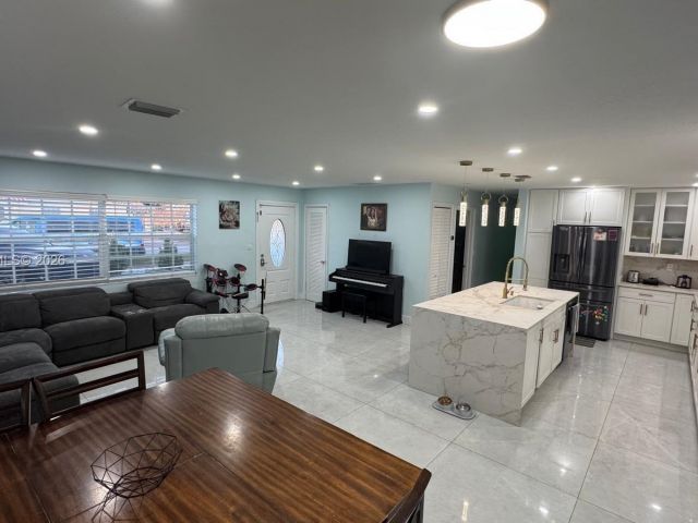 Продажа дома по адресу 9770 SW 13th Ter - фото 7465850