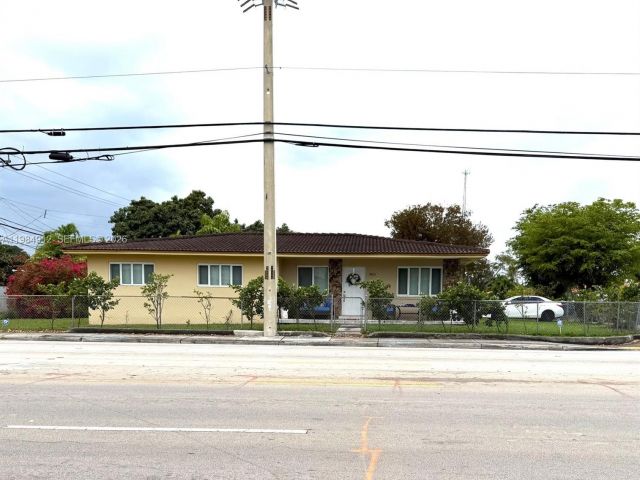 Продажа дома по адресу 3900 SW 67th Ave - фото 7465530