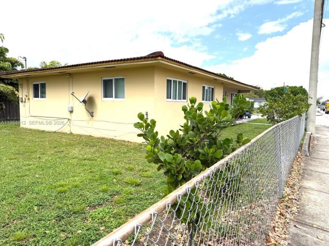 Продажа дома по адресу 3900 SW 67th Ave - фото 7465532