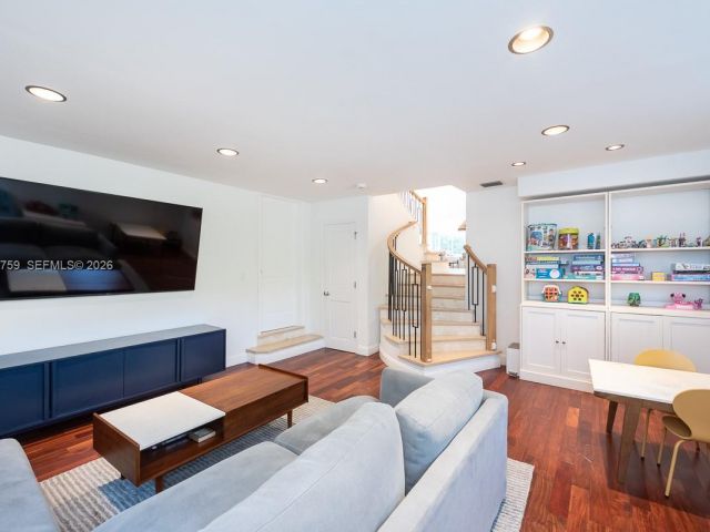 Продажа дома по адресу 717 Benevento Ave - фото 7528215