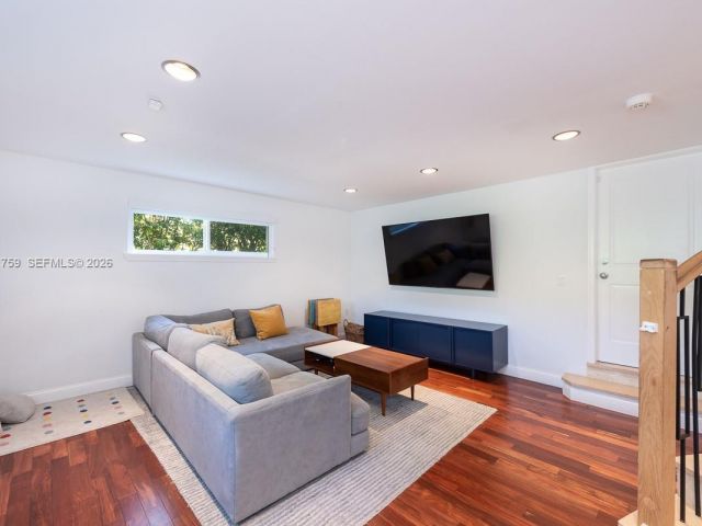 Продажа дома по адресу 717 Benevento Ave - фото 7528216