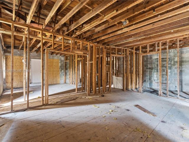 Продажа дома по адресу 4400 NE 1st Ave - фото 7465521