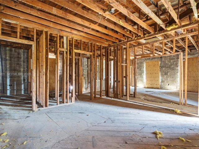 Продажа дома по адресу 4400 NE 1st Ave - фото 7465522