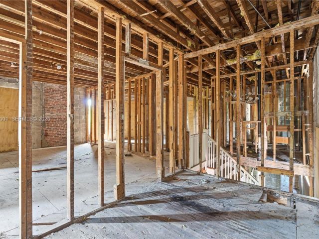 Продажа дома по адресу 4400 NE 1st Ave - фото 7465523