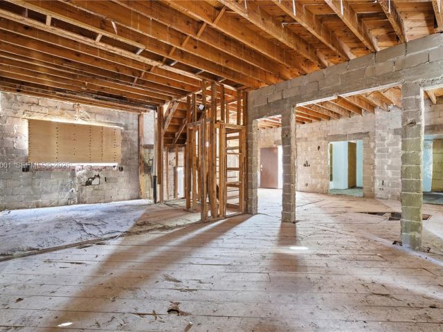 Продажа дома по адресу 4400 NE 1st Ave - фото 7465525