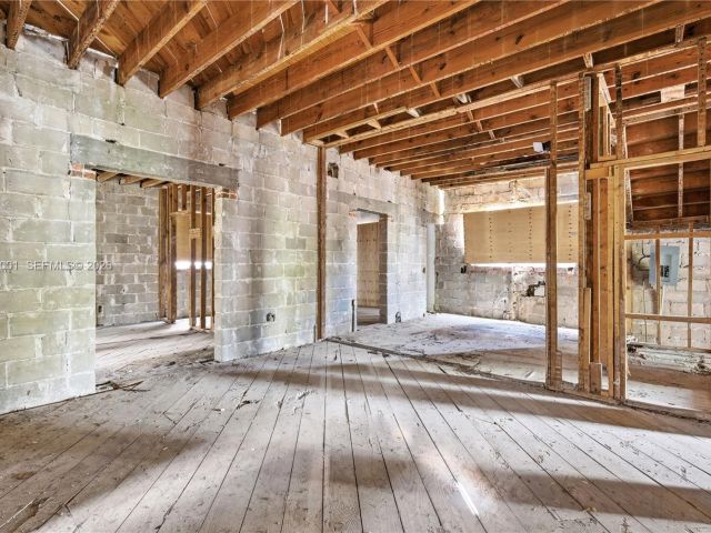 Продажа дома по адресу 4400 NE 1st Ave - фото 7465526