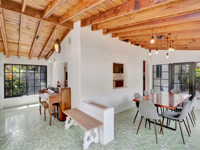 Дом в аренду по адресу 1224 NE 182nd St 1224 - фото 7480624