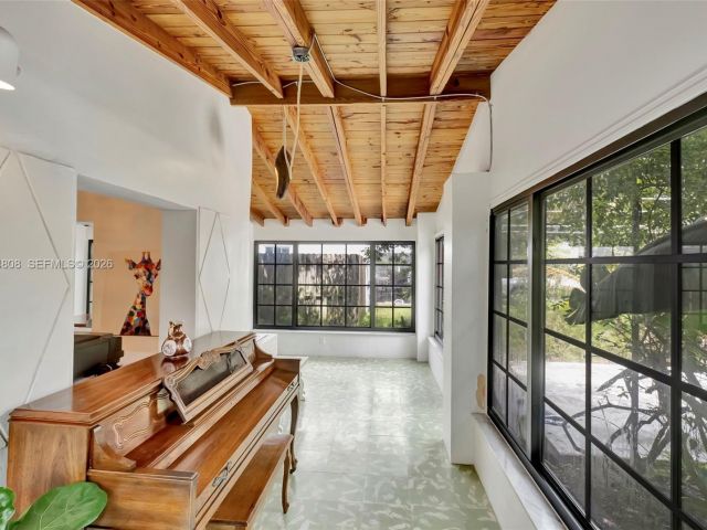 Дом в аренду по адресу 1224 NE 182nd St 1224 - фото 7480625