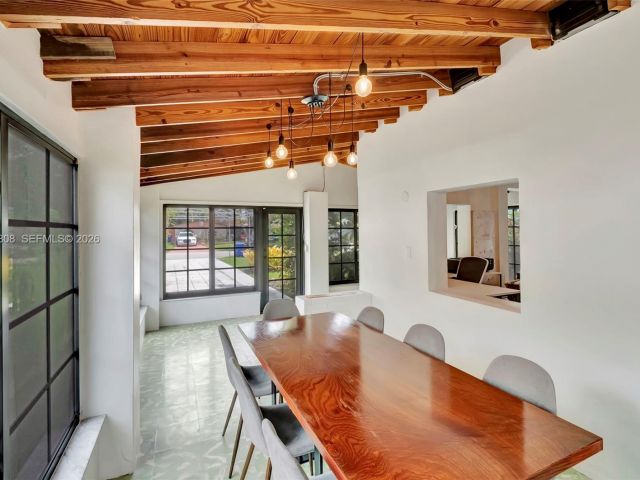 Дом в аренду по адресу 1224 NE 182nd St 1224 - фото 7480627