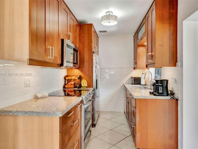 Дом в аренду по адресу 1224 NE 182nd St 1224 - фото 7480628