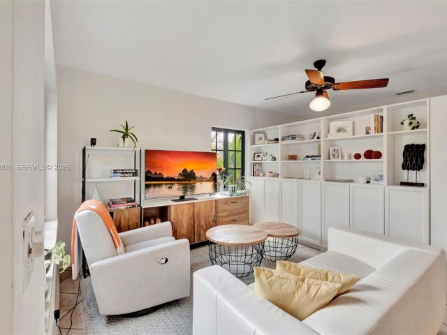 Дом в аренду по адресу 1224 NE 182nd St 1224 - фото 7480634