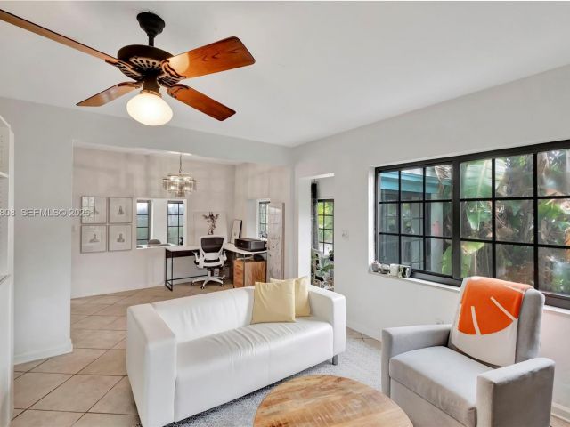 Дом в аренду по адресу 1224 NE 182nd St 1224 - фото 7480635