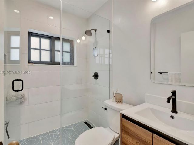 Дом в аренду по адресу 1224 NE 182nd St 1224 - фото 7480639