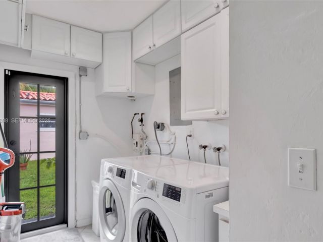 Дом в аренду по адресу 1224 NE 182nd St 1224 - фото 7480642