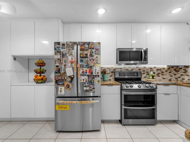 Продажа дома по адресу 5208 NW 103rd Ave - фото 7531369