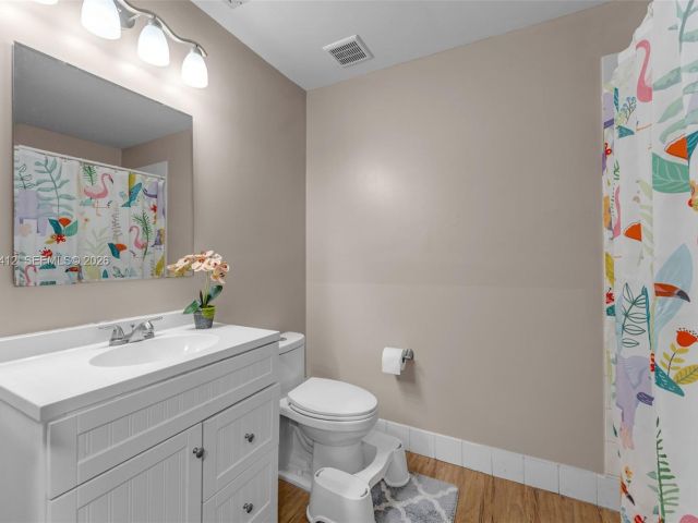 Продажа дома по адресу 5208 NW 103rd Ave - фото 7531373