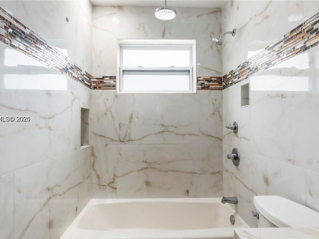 Дом в аренду по адресу 2301 NW 191st St - фото 7479482